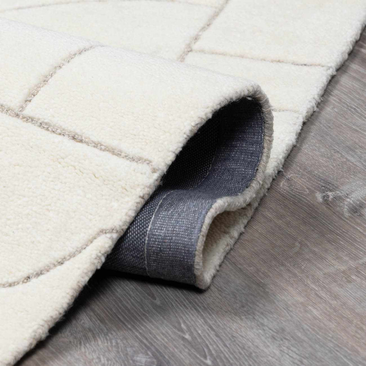 Fusao Off White Area Rug