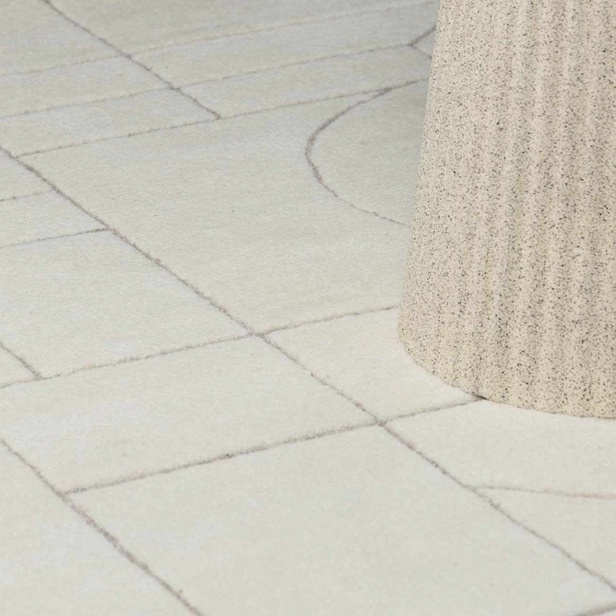 Fusao Off White Area Rug