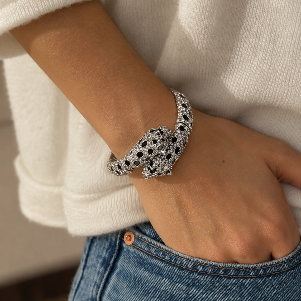 Wild Glam Rhinestone Leopard Head Tip Adjustable Bracelet