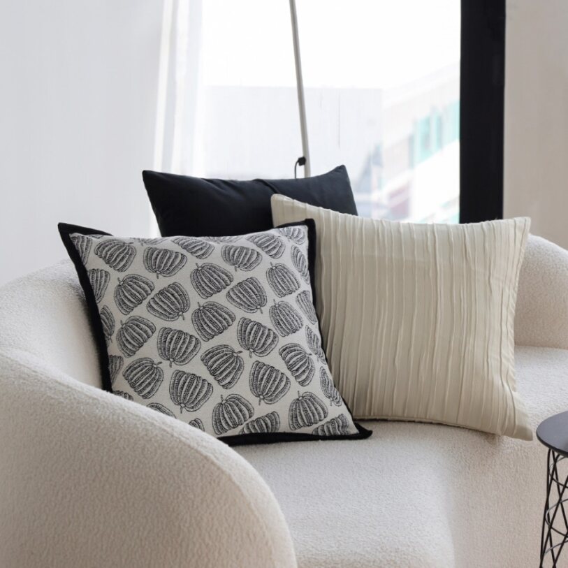 Tranquil Touches: Pack of 2 Throw Pillows size of 18"x18"with 450g each inserts