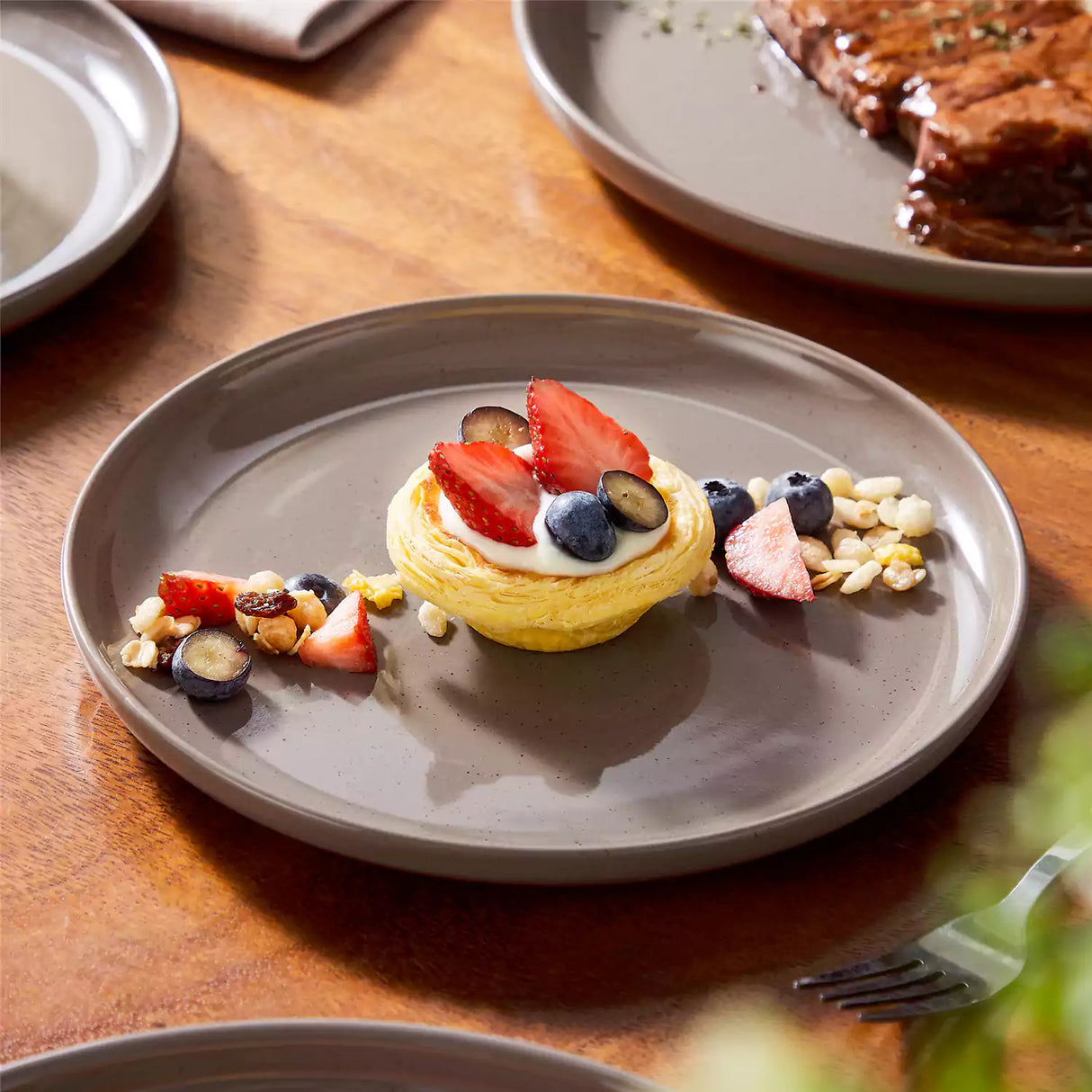 Tara 18 Piece Stoneware Dinnerware Set