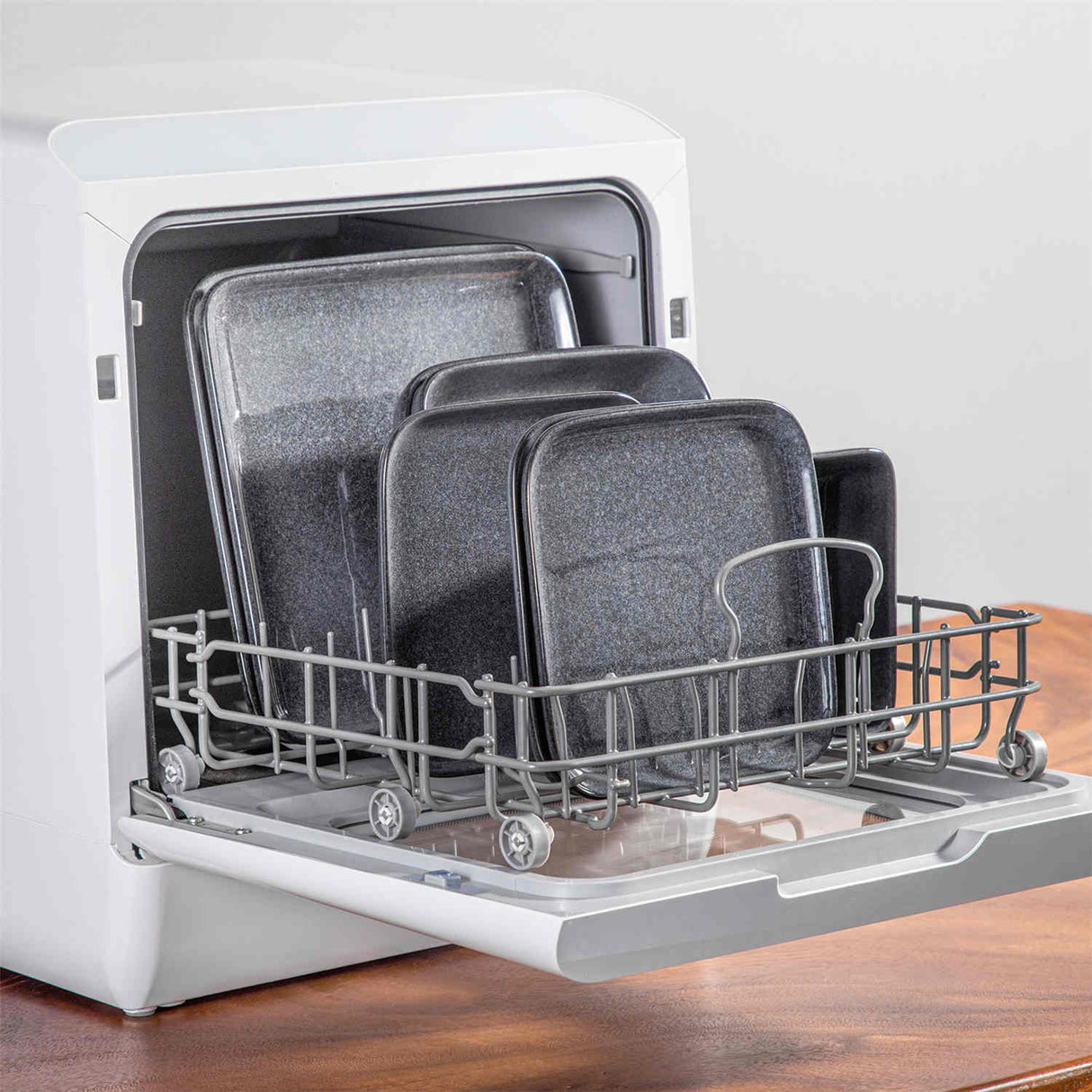 Stern 16 Piece Dinnerware Set