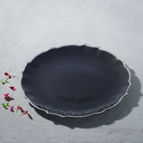 Cedar, Glass Charger with Scallop-Colored Edge-Set of 4