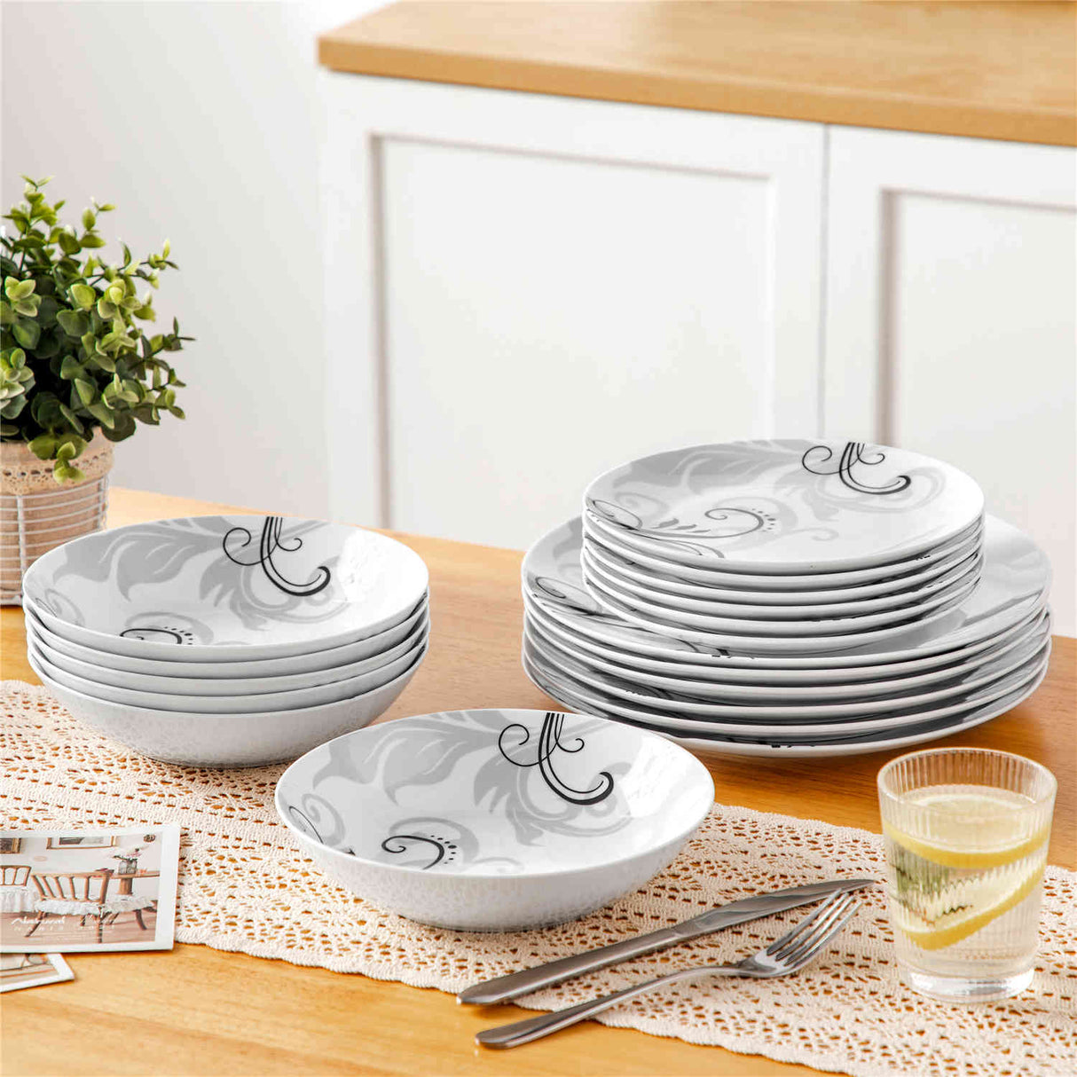 Zoey Round 18 Piece Dinnerware Set
