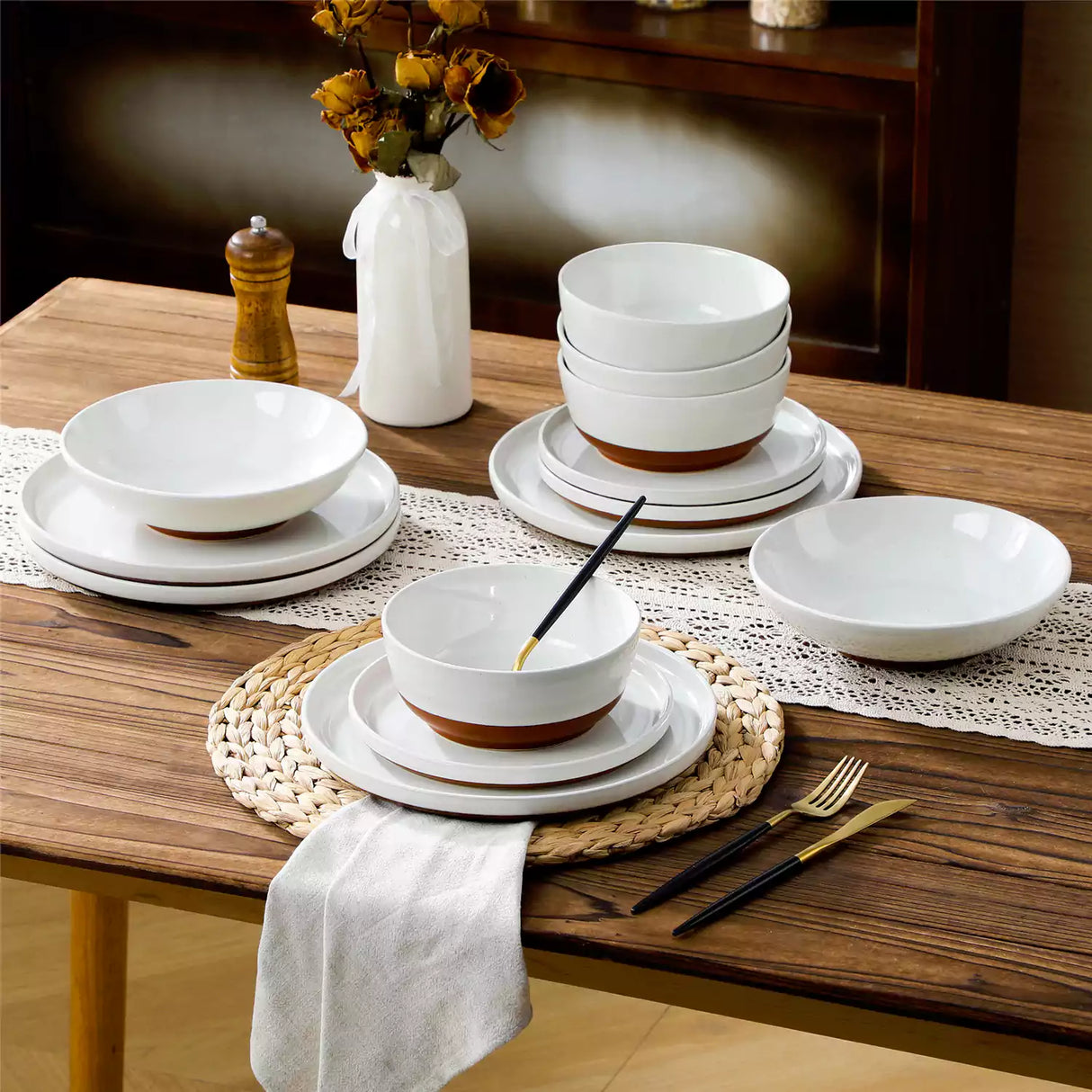 Zora 16 Piece Dinnerware Set