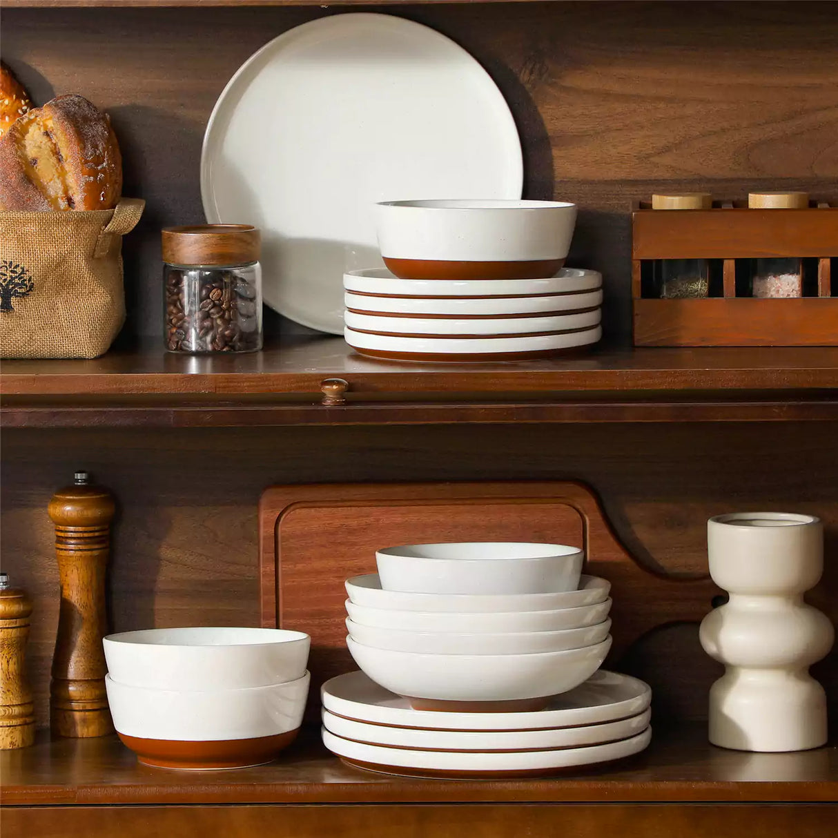 Zora 16 Piece Dinnerware Set