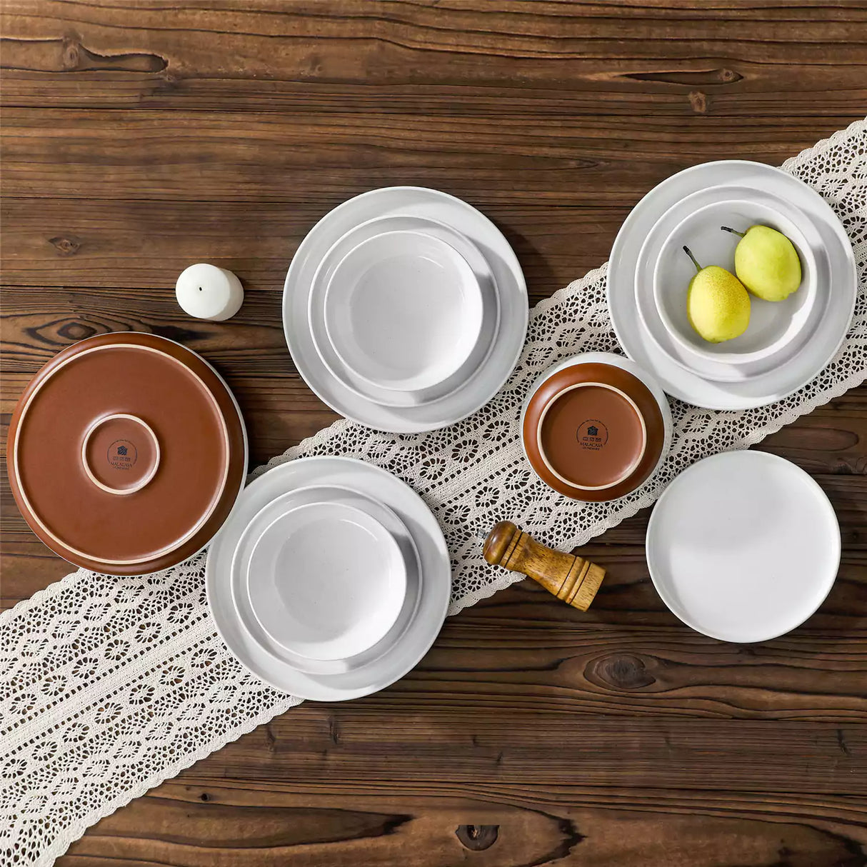 Zora 18 Piece Dinnerware Set