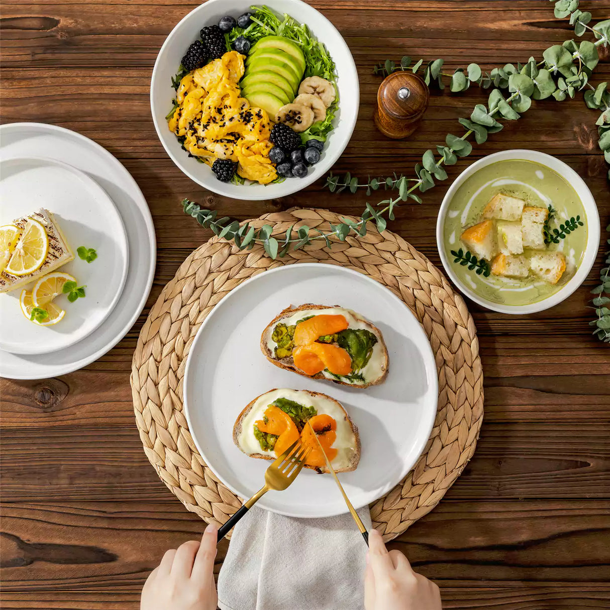 Zora 24 Piece Dinnerware Set