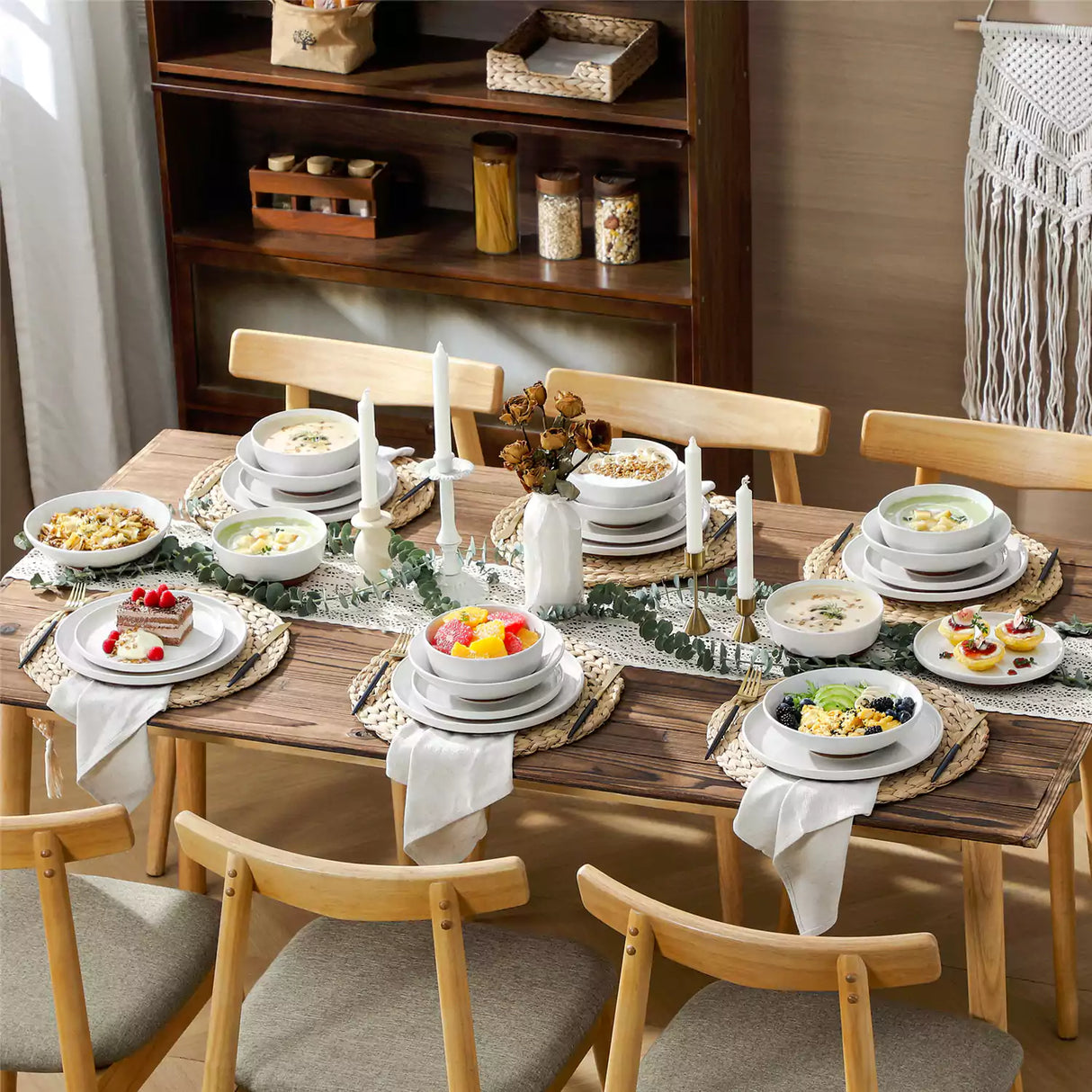 Zora 24 Piece Dinnerware Set