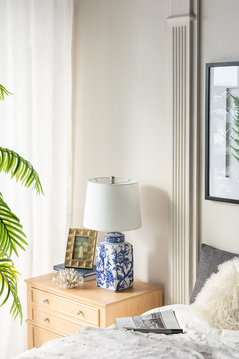 D13x25' Blue and White Ceramic Vase Lamp