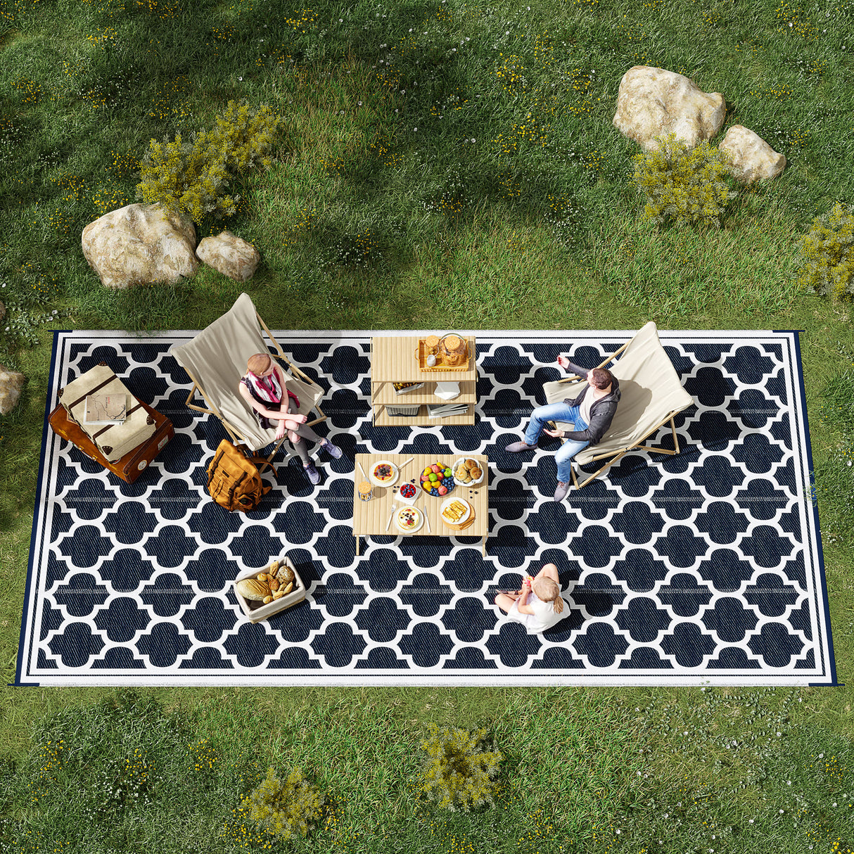 Reversible-outdoor-rug-carpet,-9'-x-18'-waterproof-plastic-straw-rug,-blue-&-white-Outdoor-Rugs