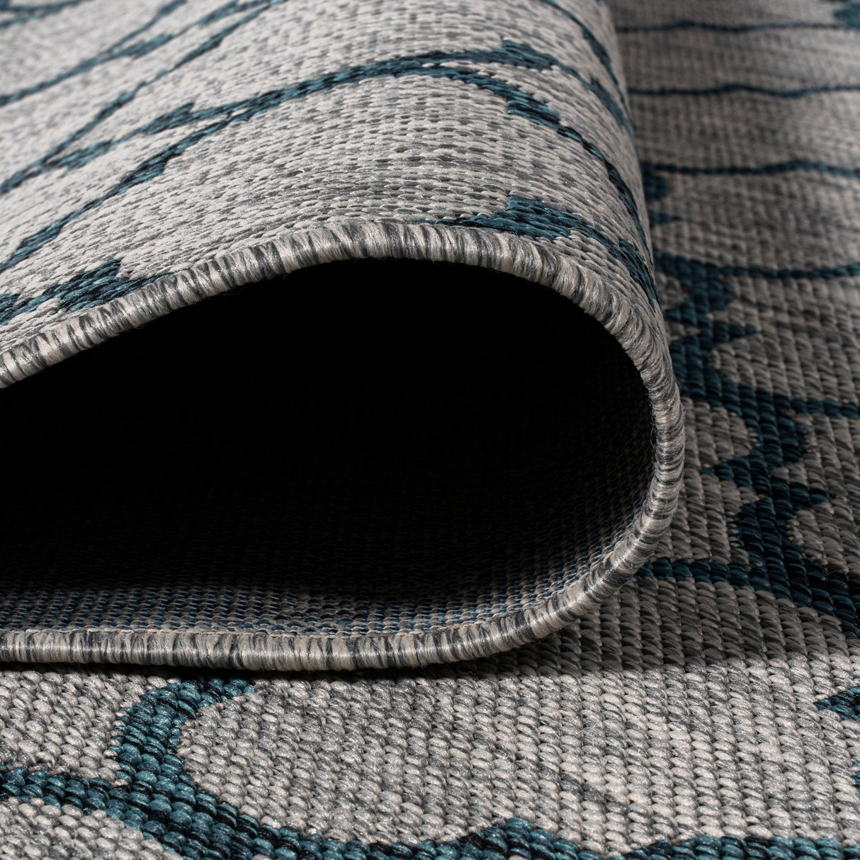 Arabesque ogee trellis indoor/outdoor area rug - Tuesday Morning - Outdoor Rugs