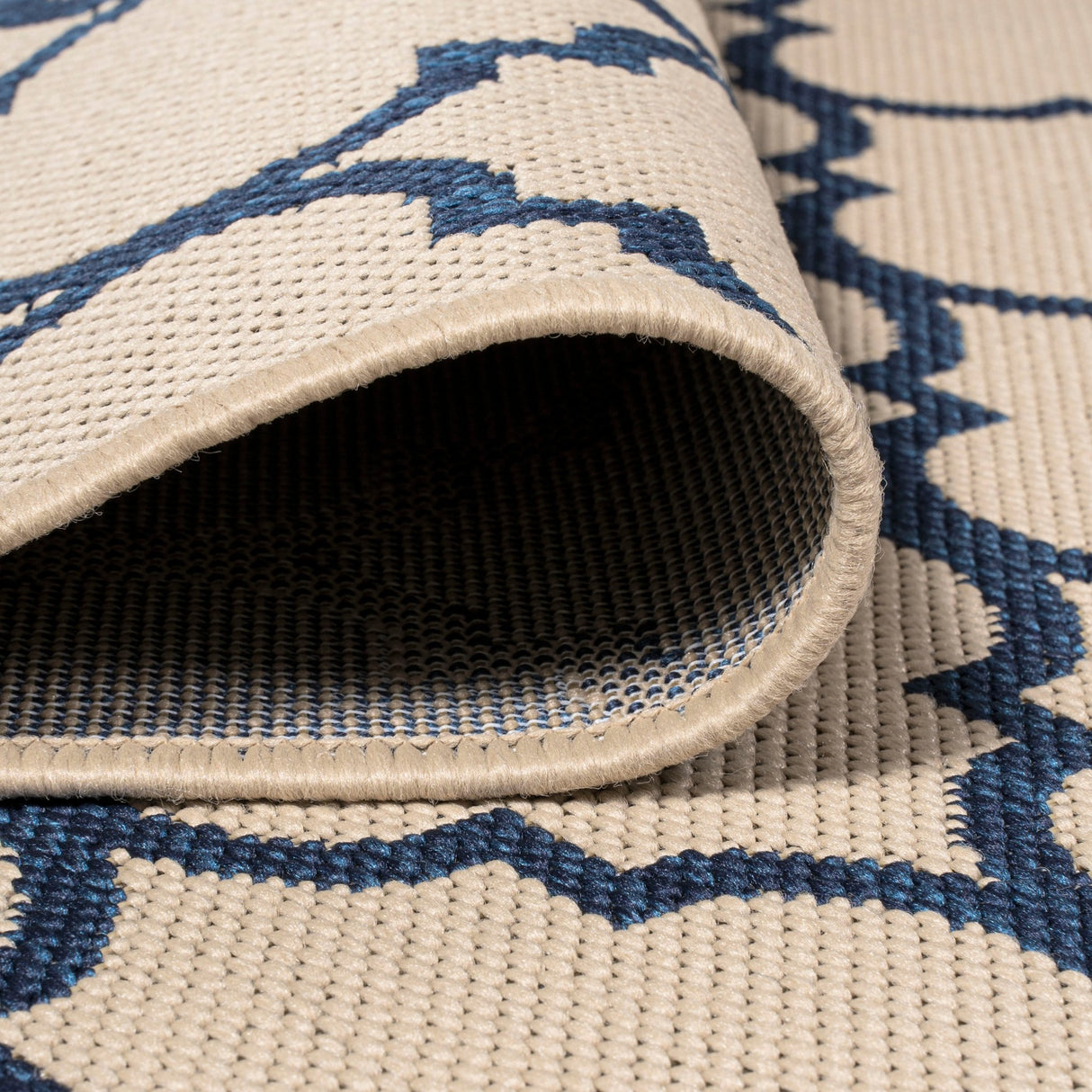 Arabesque ogee trellis indoor/outdoor runner rug - Tuesday Morning - Outdoor Rugs
