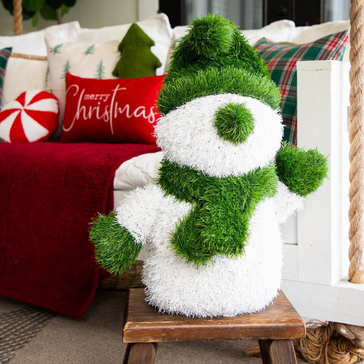 22” UV Resistant Artificial Christmas Grass Garden Plush Topiary Snowman (Indoor/Outdoor)