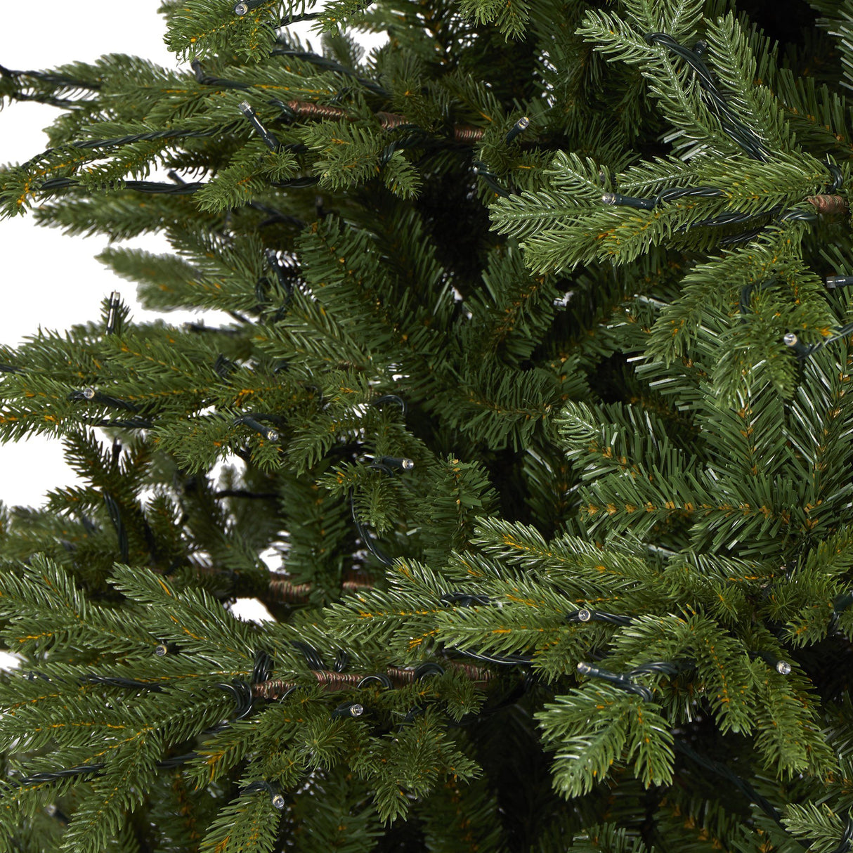 7.5’ Wyoming Spruce Artificial Christmas Tree with 650 Clear LED Lights and 1701 Bendable Branches