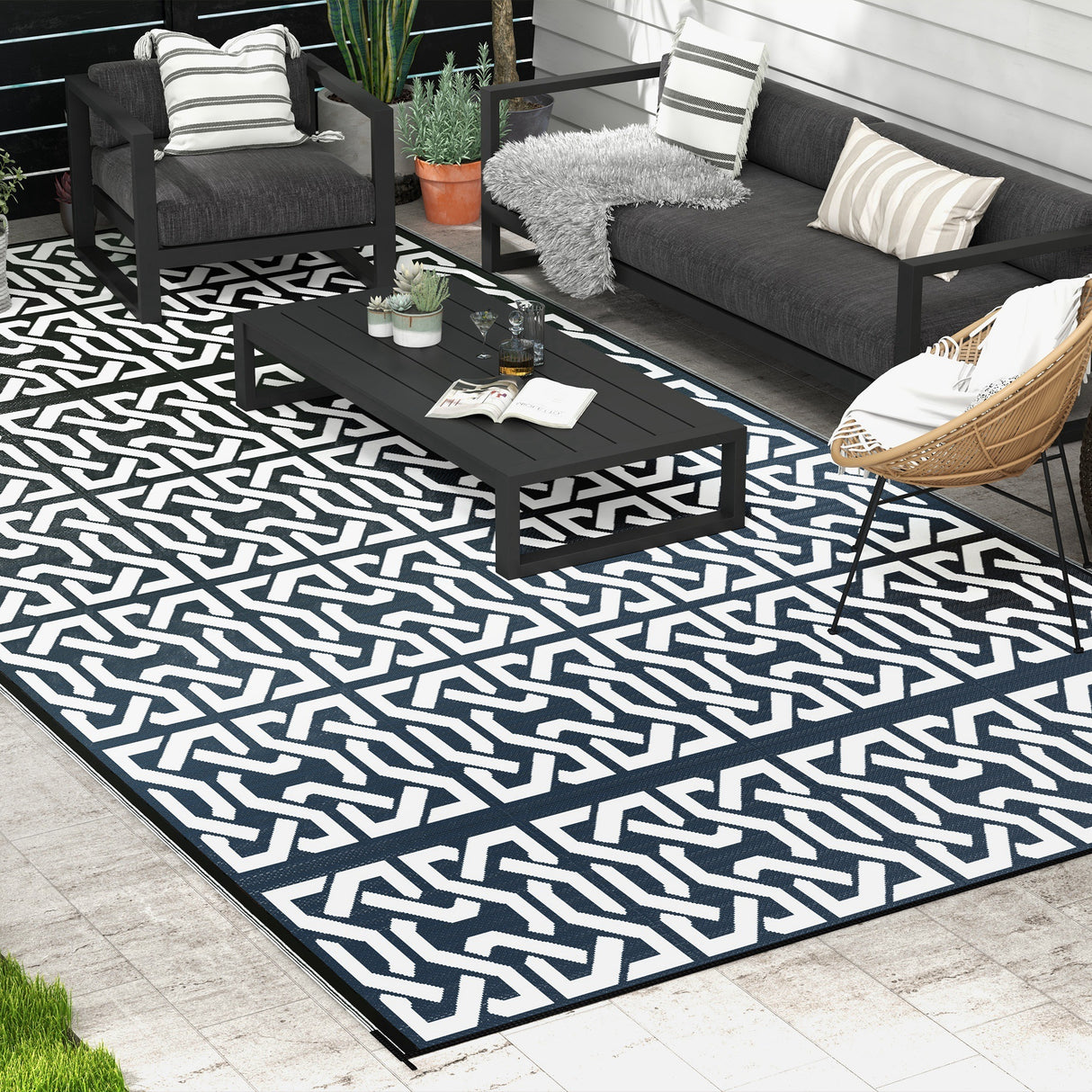 Reversible-outdoor-rug,-9'-x-18'-waterproof-plastic-straw-floor-mat,--black-&-white-chain-Outdoor-Rugs