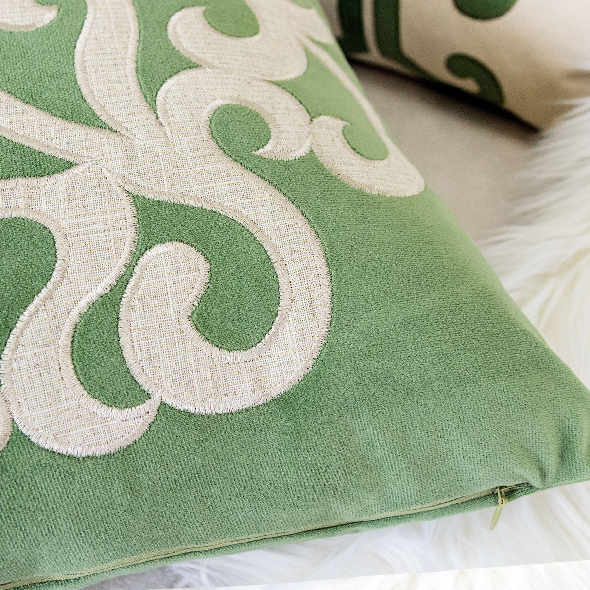 Dora - Vintage Vine Pillow Covers With Hidden Zipper (Set of 2) - Green