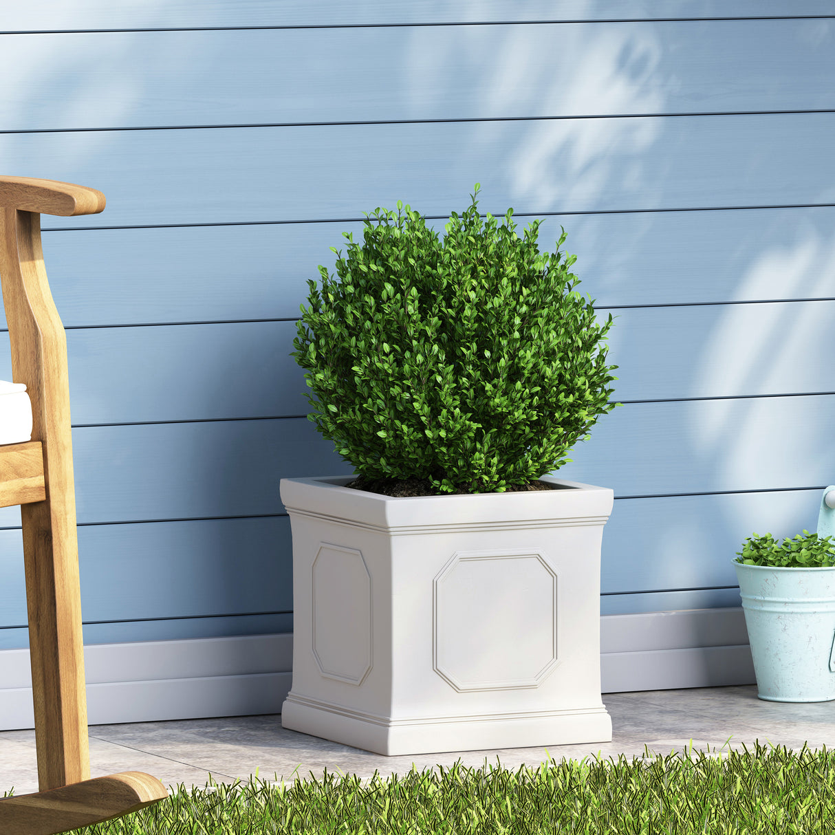Square-outdoor-planter--white-Pots-&-Planters