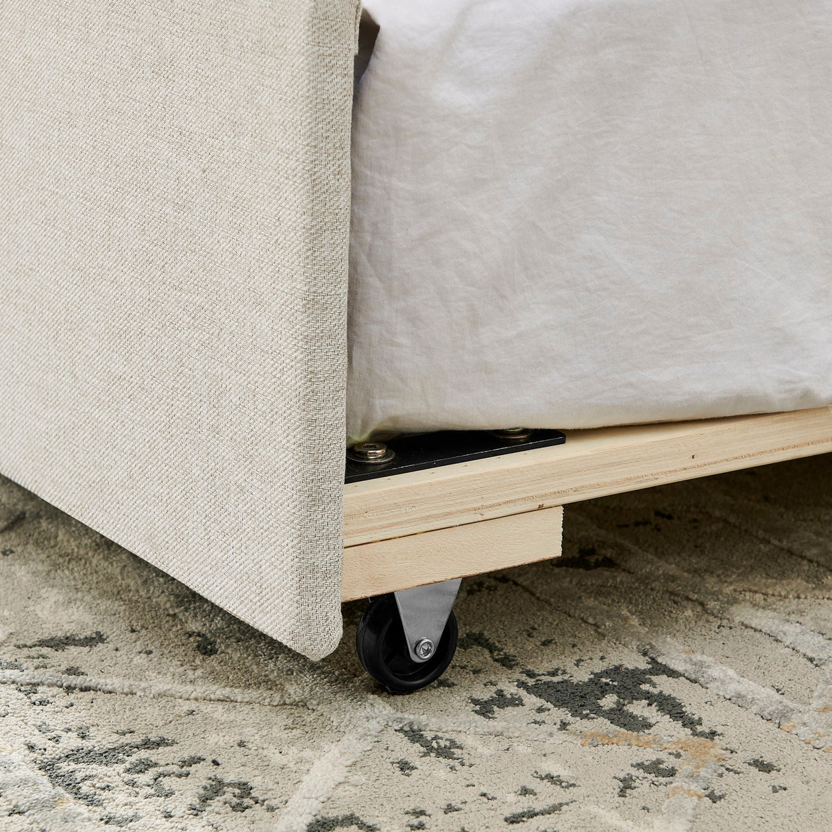 Upholstered Daybed With USB Charging & Pull Out Bed
