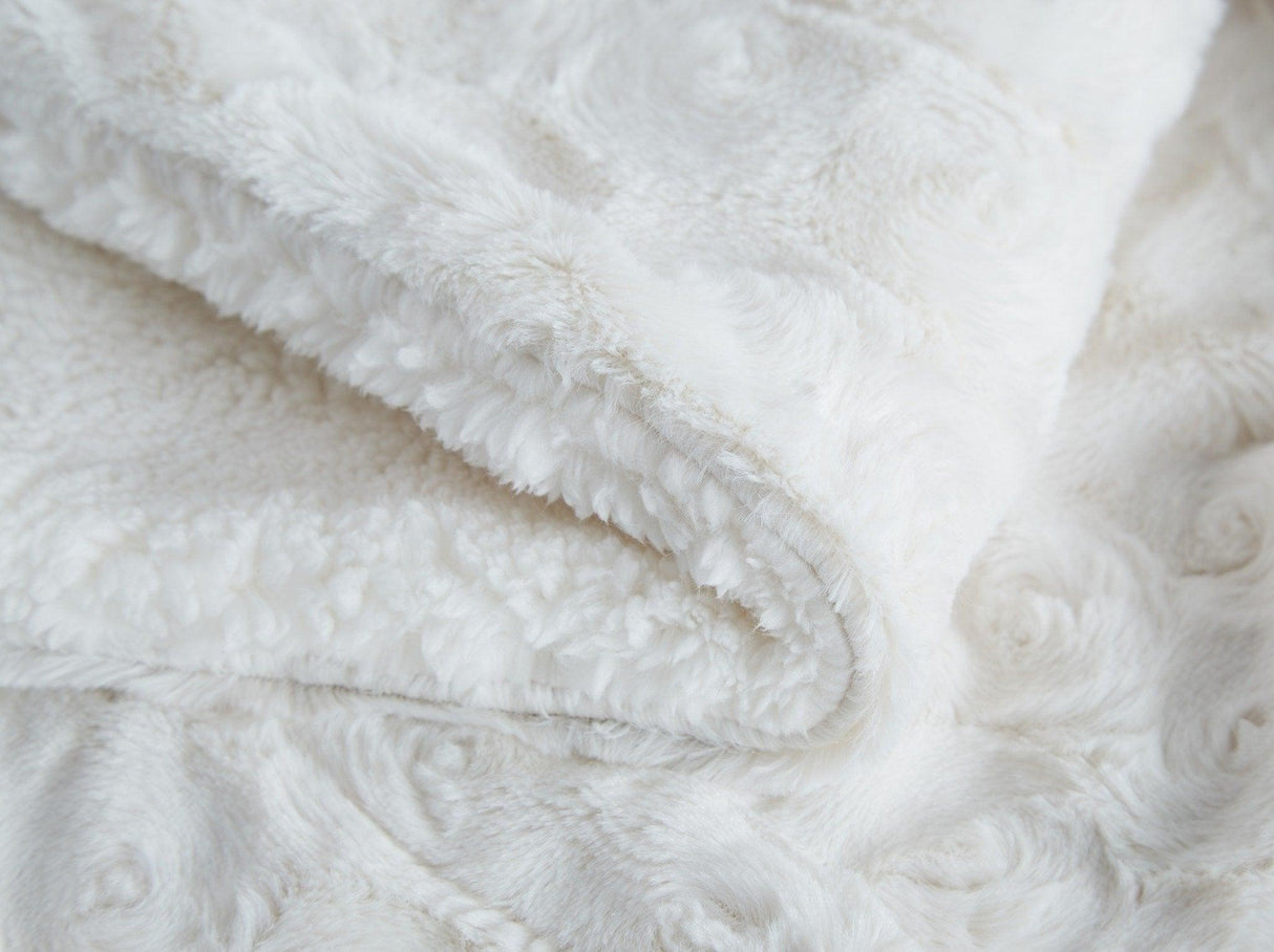DaDa Bedding Luxury White Roses Fluffy Soft Sherpa Backside Faux Fur Throw Blanket (K11)