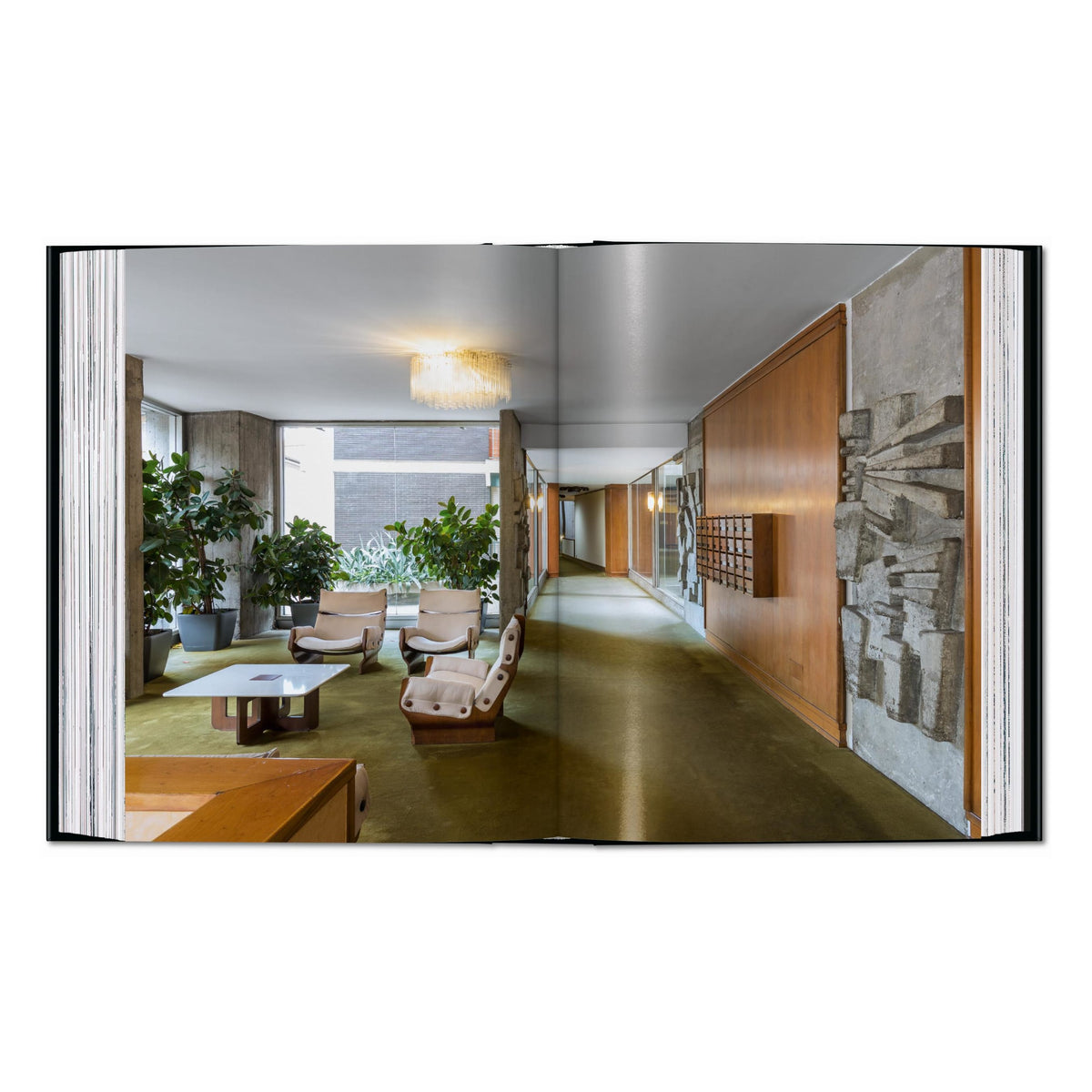 Entryways of Milan. Ingressi di Milano. 45th Ed. (English, Italian)