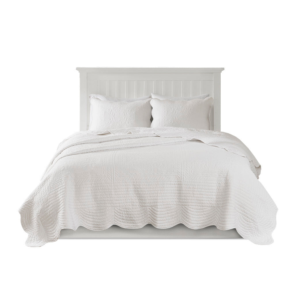 3 Piece Reversible Scalloped Edge Quilt Set White Full/Queen