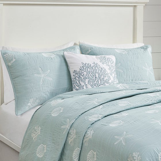 4 Piece Cotton Reversible Embroidered Quilt Set with Throw Pillow Aqua King/Cal King