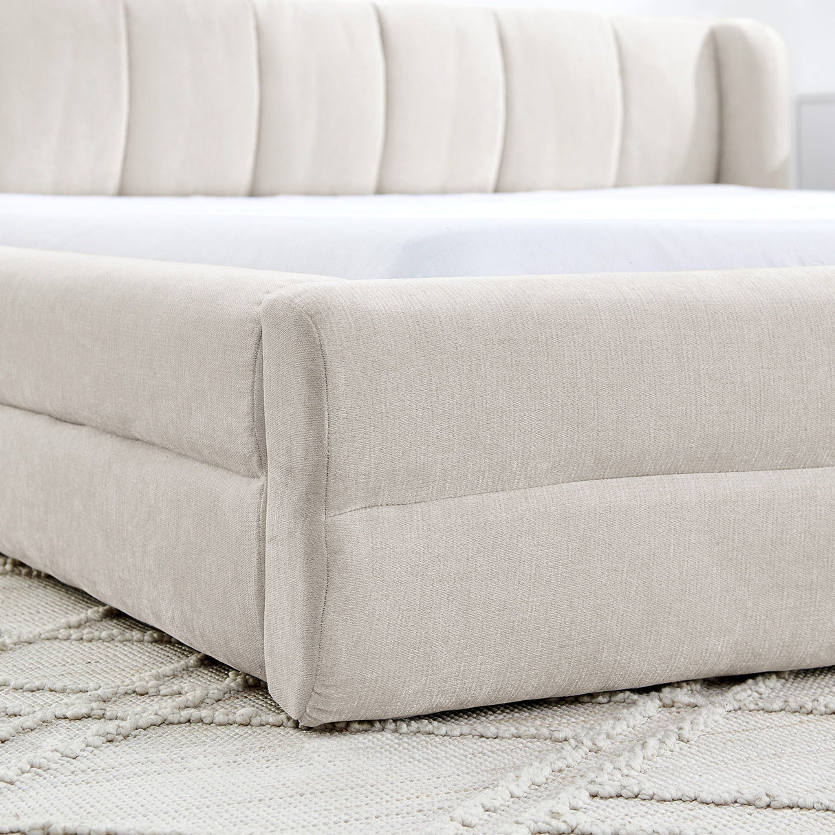 Modern Upholstered Bed Frame With Thick Fabric And Headboard