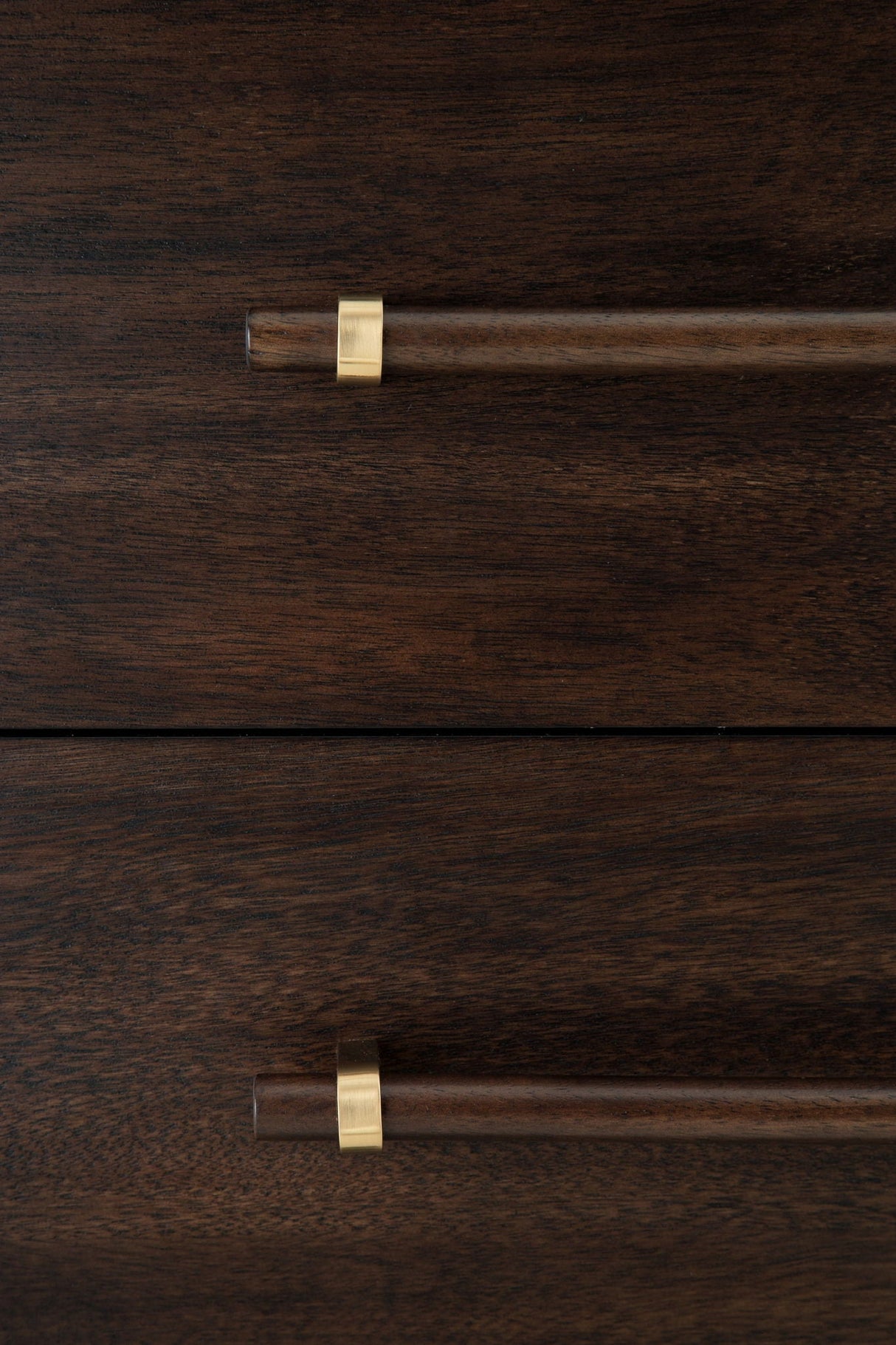 Dantenton - Five Drawer Chest - Merlot