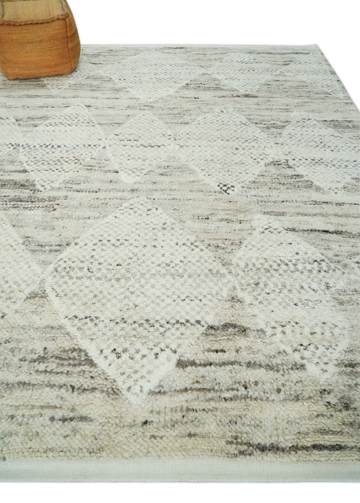 Contemporary Woolen Ivory and Brown 8.4x10.5 hand knotted Geometrical Area rug