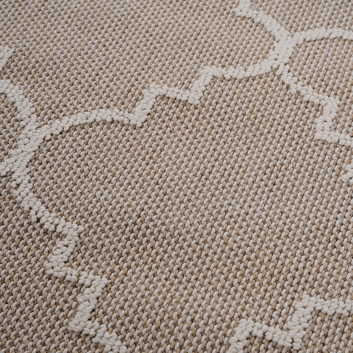 Guros Collection 4' x 6' Area Rug