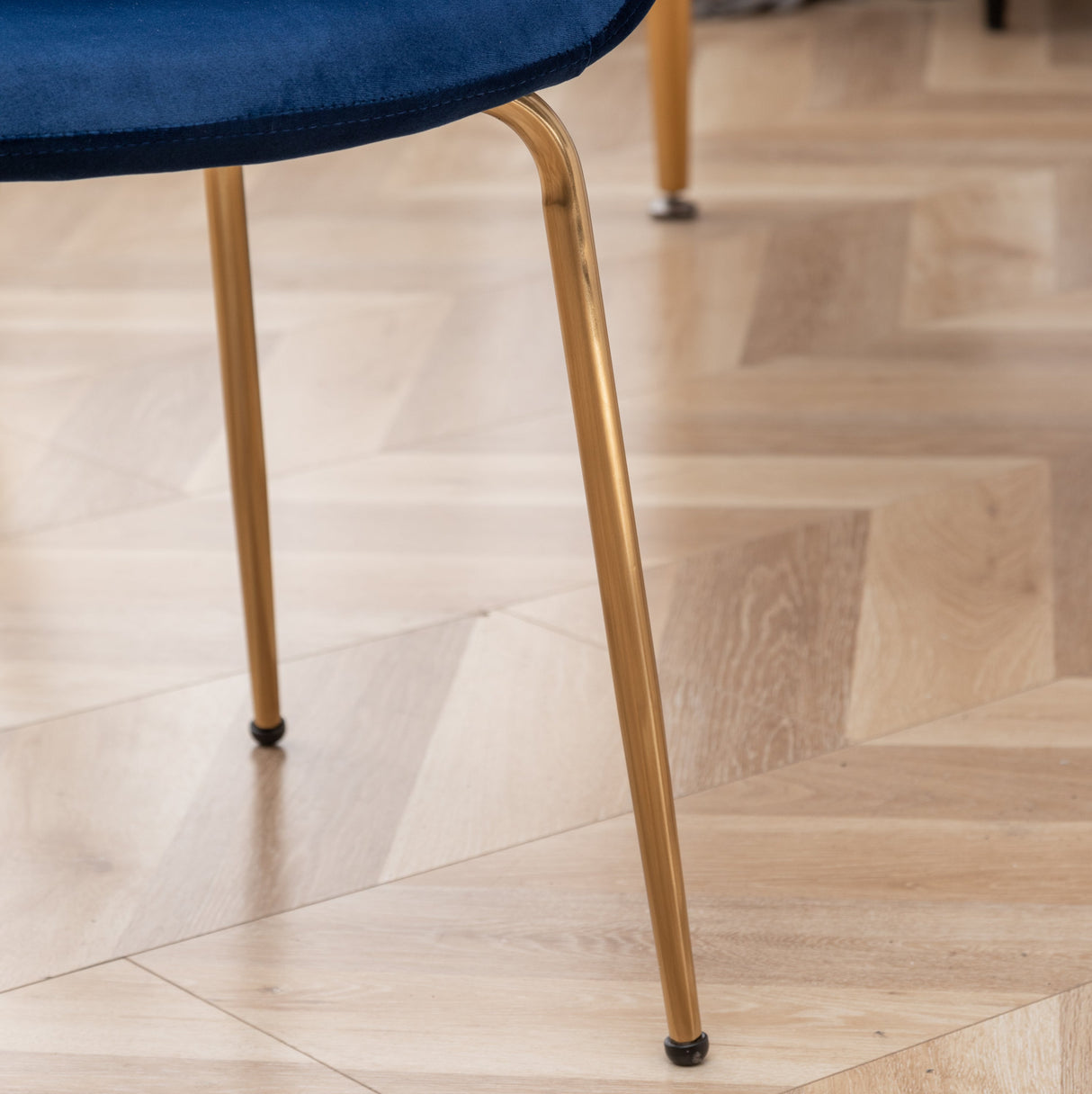 Aufurr Contemporary 3-Piece Dining Set White Round Dining Table with 2 Chairs