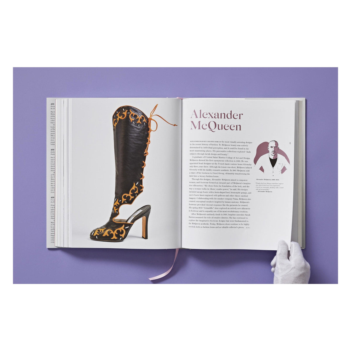 Shoes A–Z. The Collection of The Museum at FIT (German, French, English) (FFE)