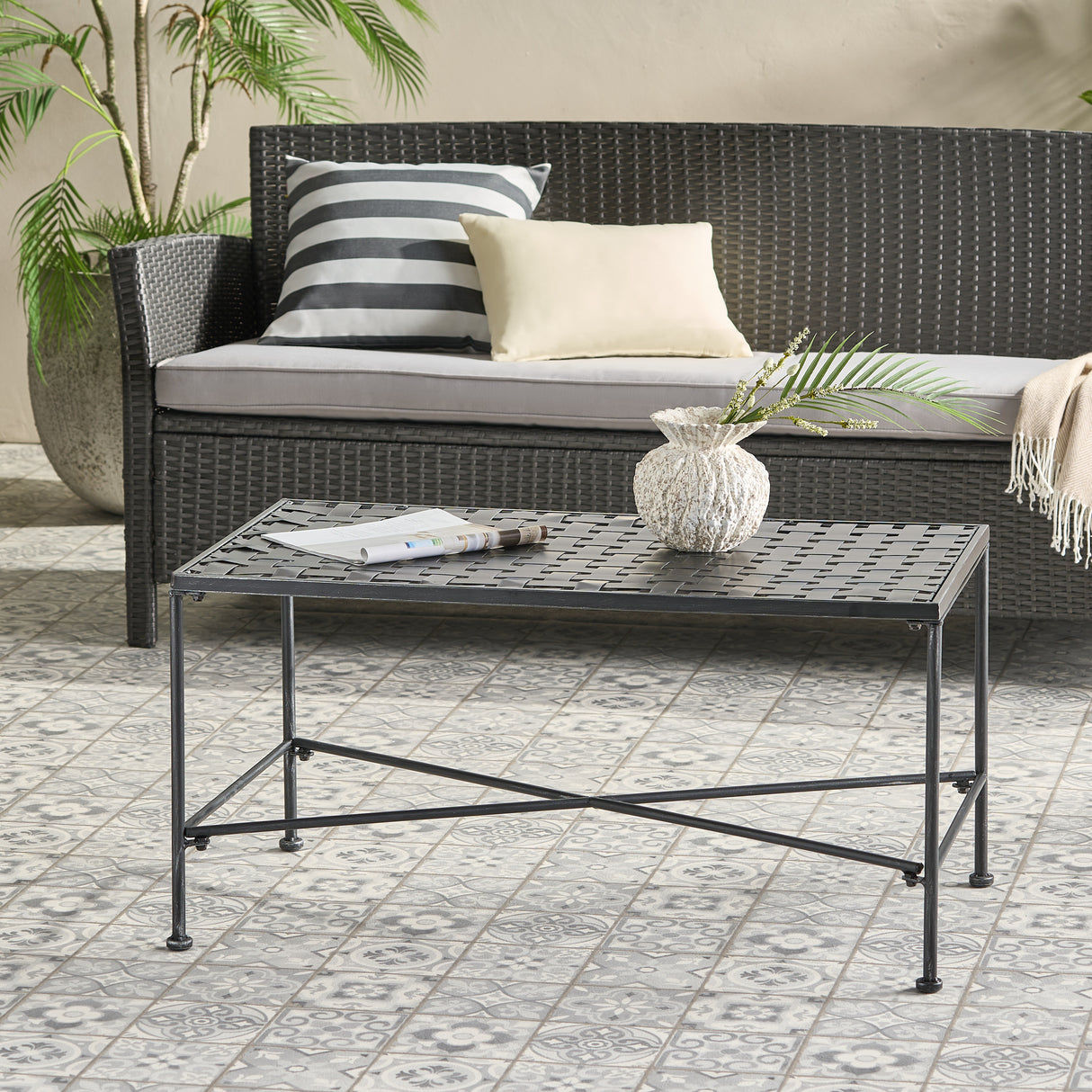 Luna-coffee-table-Outdoor-Tables