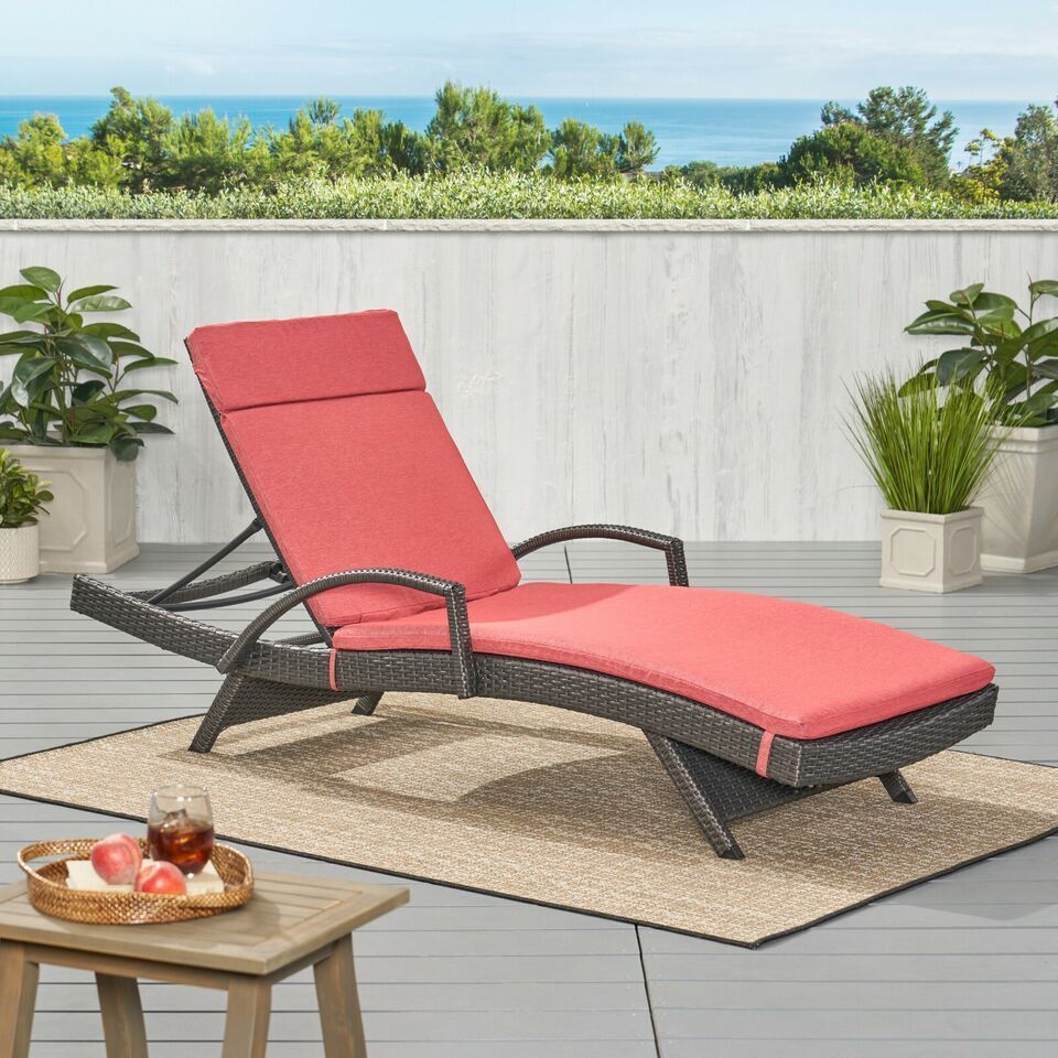 Outdoor lounge cushion