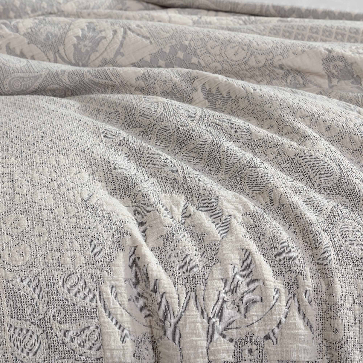 Paisley 3 Piece Ivory Cotton Matelassé Comforter Set
