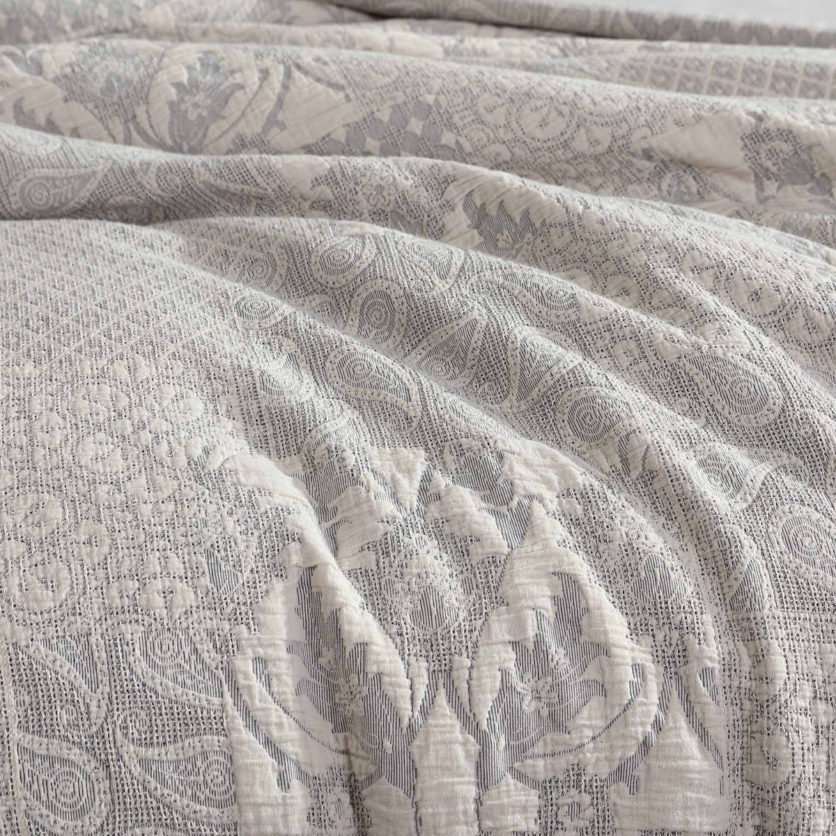 Paisley 3 Piece Ivory Cotton Matelassé Comforter Set with Breathable Weave