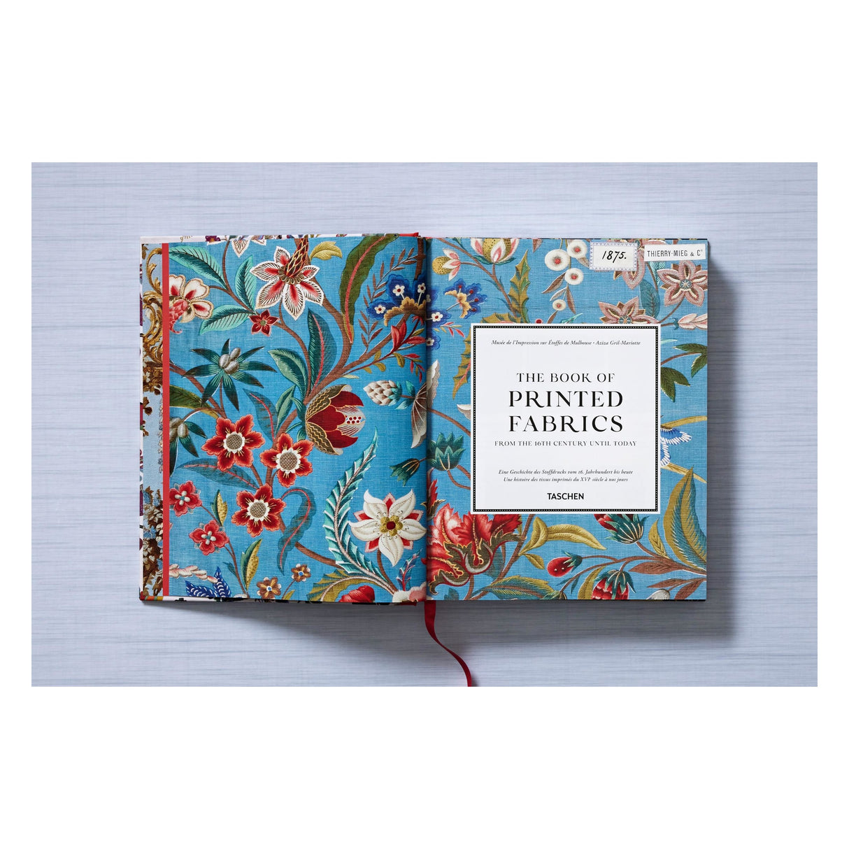 The Book of Printed Fabrics. From the 16th century until today (German, French, English)