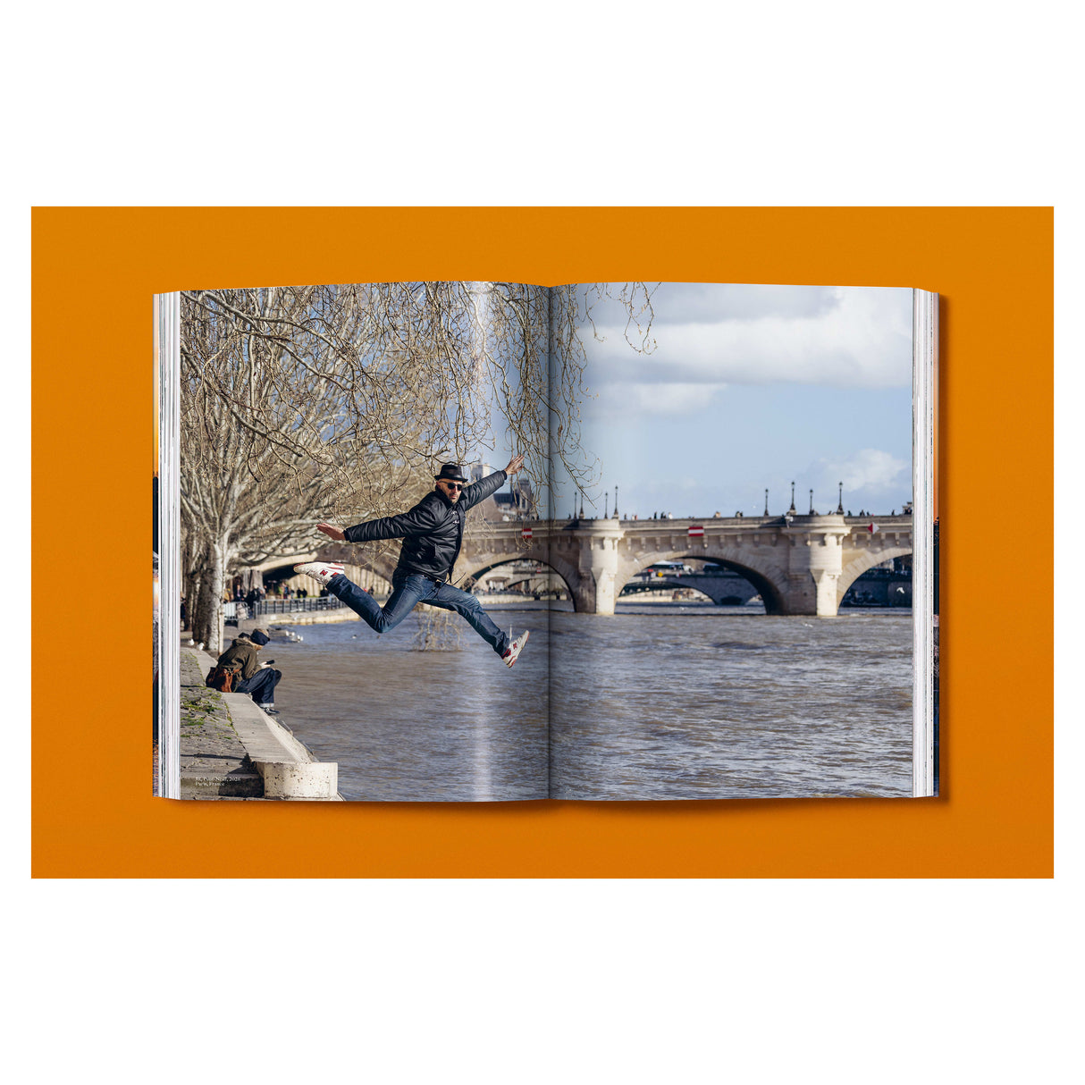 JR. La Caverne du Pont Neuf (French, English)