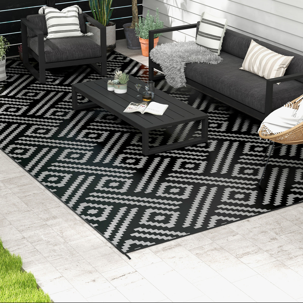 Reversible-outdoor-rug,-9'-x-18'-waterproof-plastic-straw-floor-mat,--black-&-gray-geometric-Outdoor-Rugs
