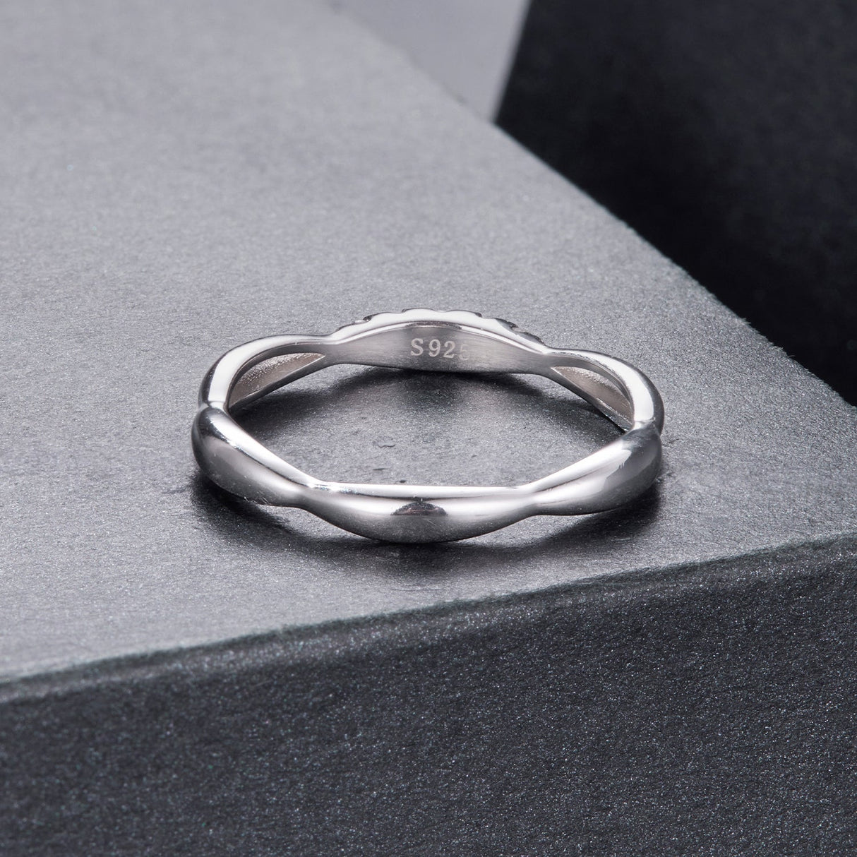 925 Sterling Silver Moissanite Ring with 0.15-0.2cm Gems for Women - Size 6