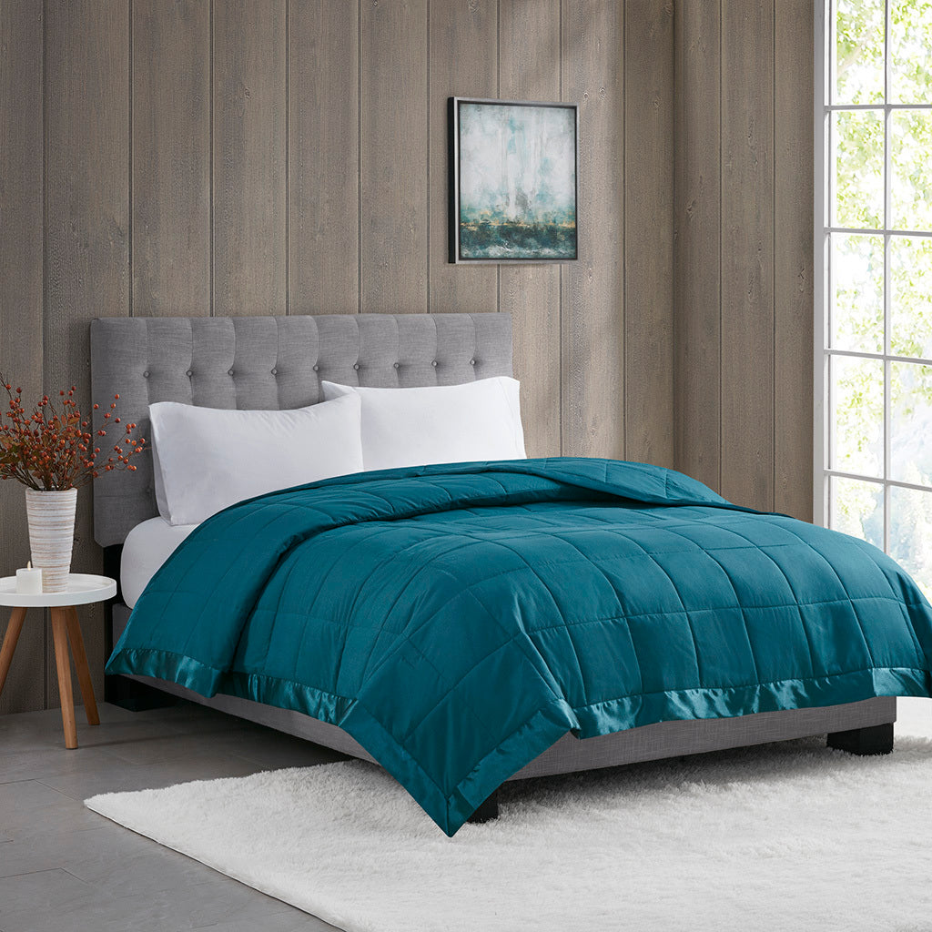 Lightweight-Down-Alternative-Blanket-with-Satin-Trim-Bedding