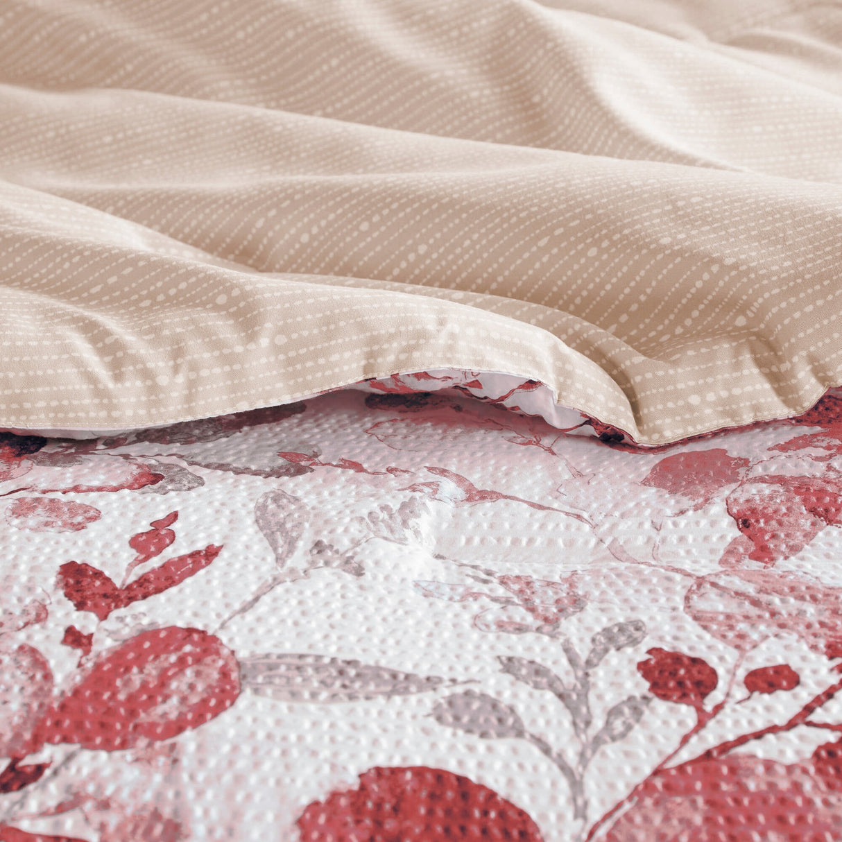 3-Piece Full/Queen Reversible Floral Botanical Seersucker Comforter Set