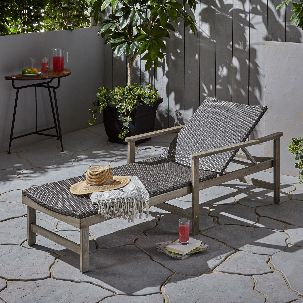 The Solgräns™ Adjustable Acacia Chaise Lounge