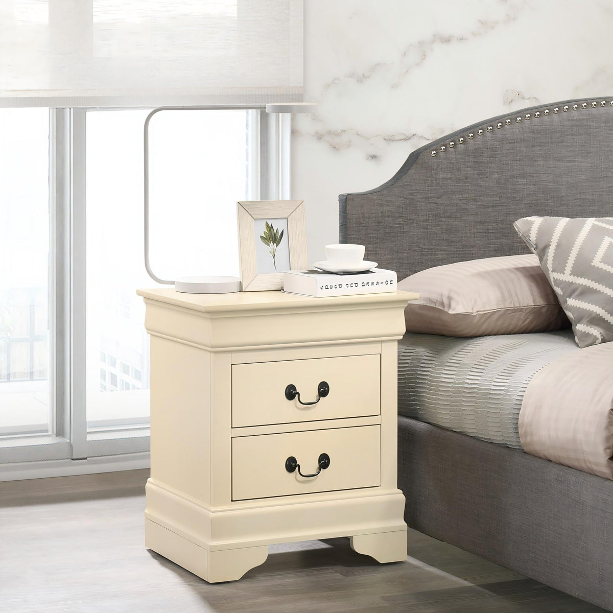 Traditional Style Design Nightstand