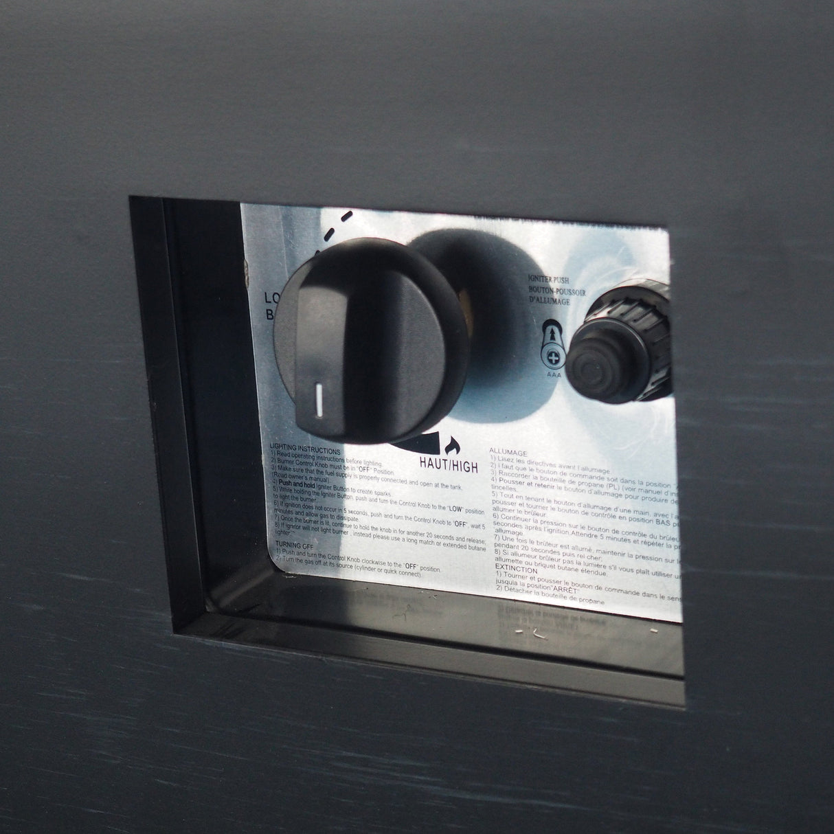 Outdoor Patio Propane Fire Pit 24" H x 31" W Square Iron Gas-burning Fire Pit