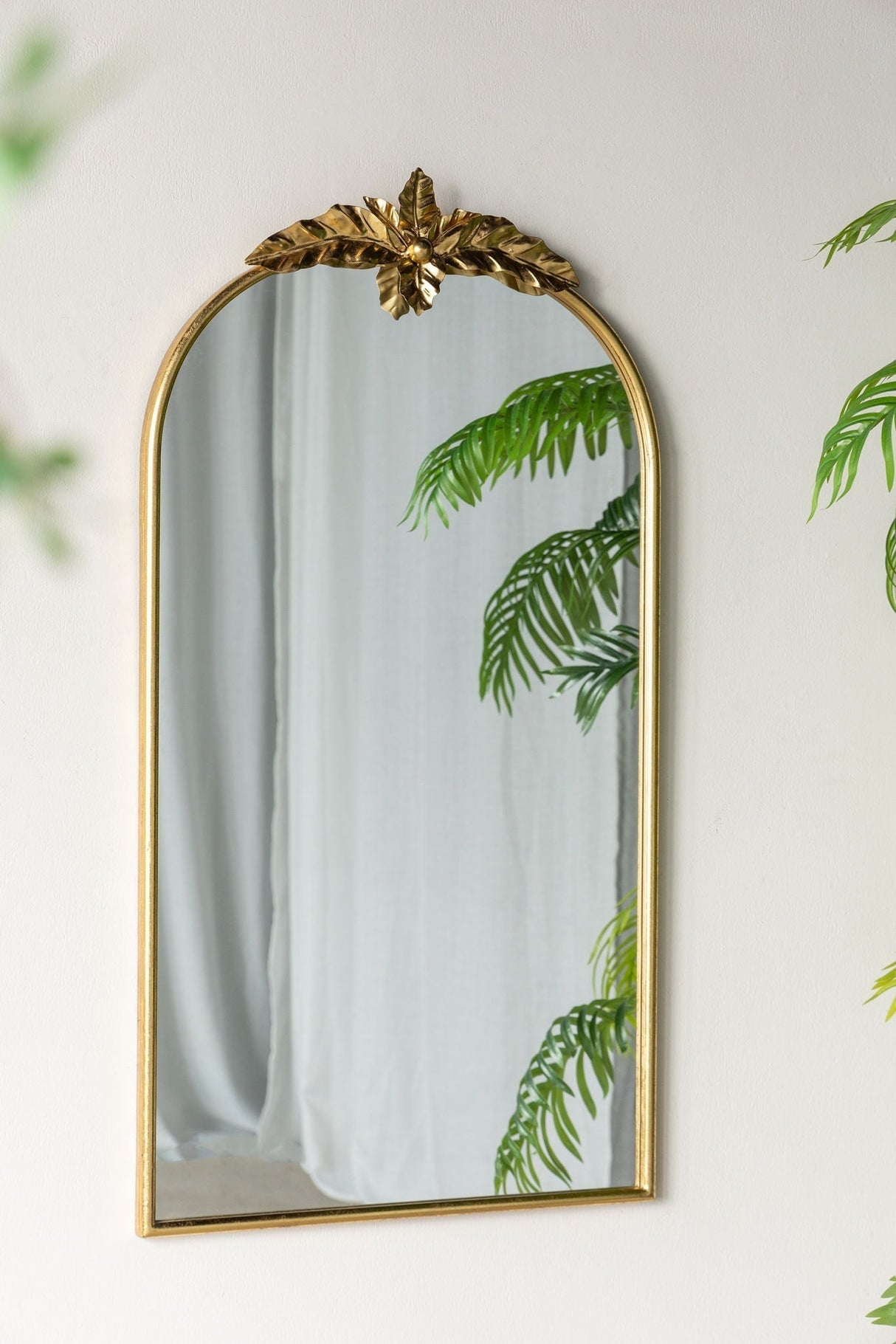 Arched Wall Mirror with Metal Frame
