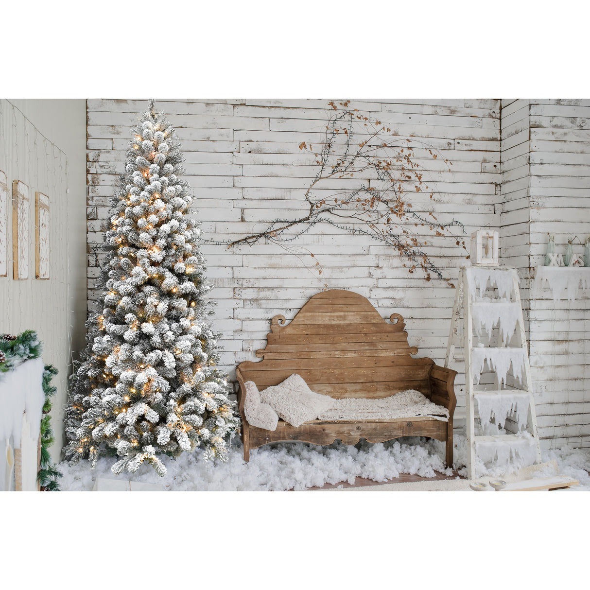 7.5-Ft. Flocked Alaskan Pine Christmas Tree with White Incandescent Smart Lights