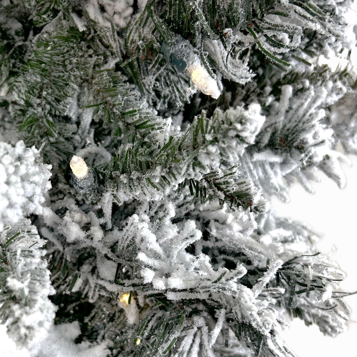 Fraser Hill Farm 24-In Mountain Pine Flocked Artificial Wreath with Warm White LED Lights