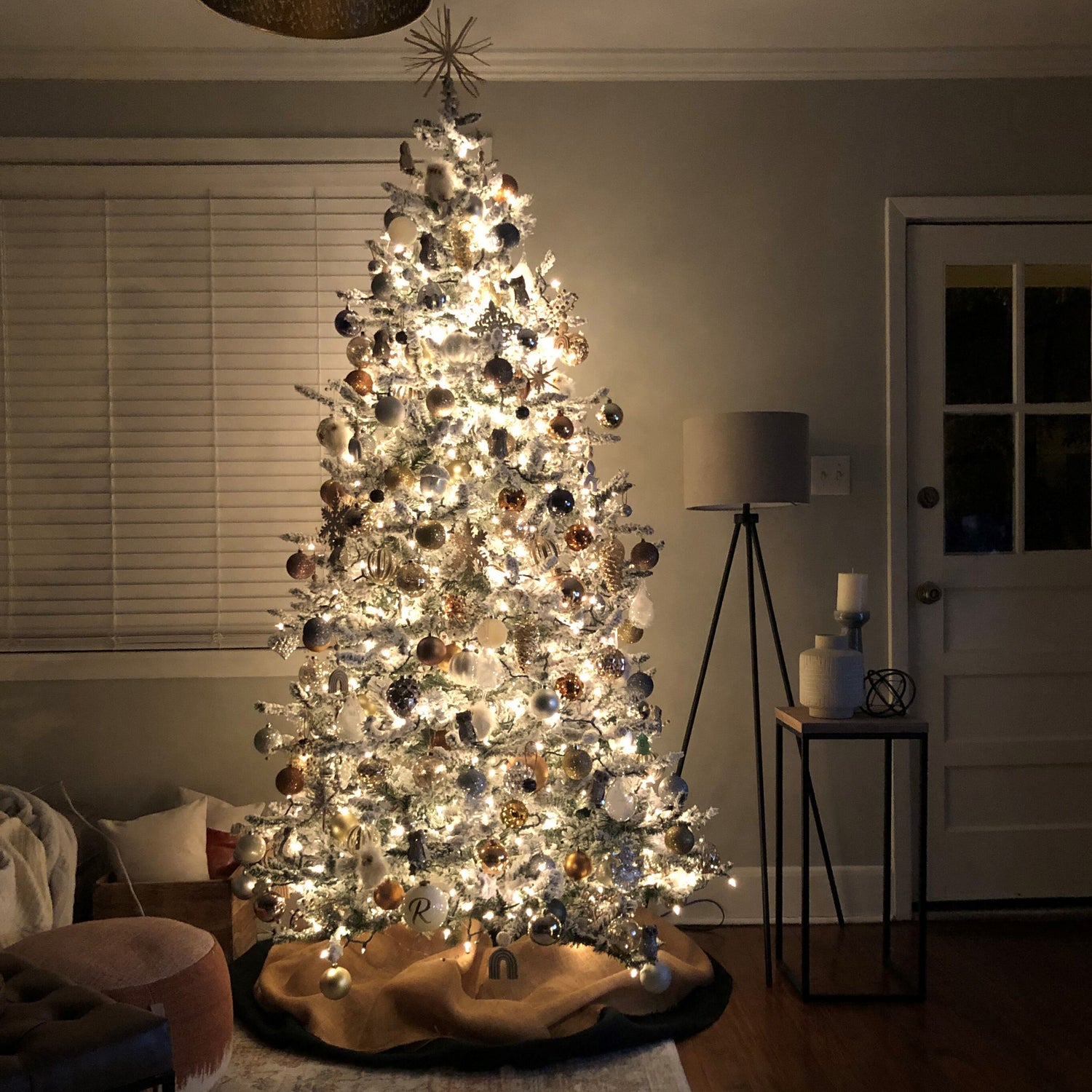 6.5-Ft. Flocked Pine Valley Christmas Tree with White Incandescent Smart Lights